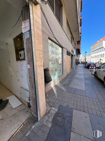 Local en alquiler y venta en Zona centro, Arganda del Rey, Madrid, 28500 con coche, edificio, ventana, superficie de la carretera, cielo, rueda, neumático, suelos, diseño urbano y tintes y matices alrededor