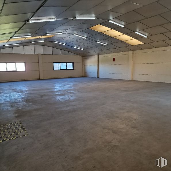 Nave en alquiler y venta en Avenida Naciones, Illescas, Toledo, 45200 con edificio, hall, madera, suelos, suelo, ventana, pabellón, techo, casa y espacio alrededor