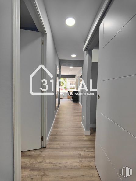 Retail for rent at Zona Peñagrande, Fuencarral - El Pardo, Madrid, 28035 with fixture, wood, building, flooring, floor, hall, door, ceiling, rectangle and glass around