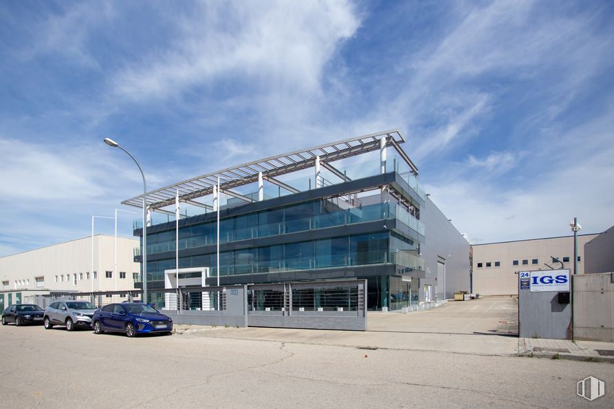 Nave en alquiler en Polígono Industrial Río de Janeiro, Algete, Madrid, 28110 con coche, edificio, nube, cielo, rueda, neumático, luz de la calle, vehículo, diseño urbano y edificio comercial alrededor