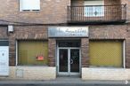 Retail for sale & for rent at Calle Alfares, 39, La Puebla de Montalbán, Toledo, 45516 with door, window, property, fixture, building, architecture, wood, road surface, rectangle and brickwork around