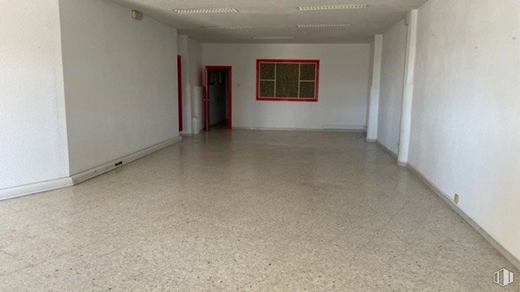 Retail for rent at Paseo San Cristóbal, Toledo, 45002 with window, fixture, paint, wood, flooring, floor, hall, ceiling, composite material and building material around