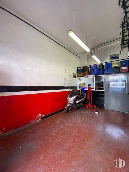 Industrial for sale at Calle Alejandro Morán, 20, Carabanchel, Madrid, 28025 with motorcycle, lighting, light fixture, automotive lighting, asphalt, floor, flooring, gas, tints and shades and road around