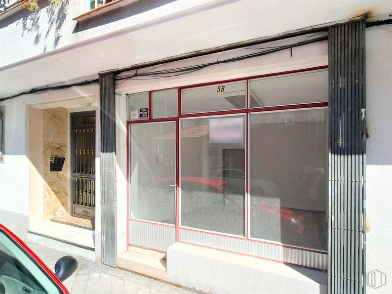 Local en venta en Calle Saturno, Barajas, Madrid, 28042 con coche, edificio, ventana, accesorio, puerta, casa, sombra, exterior del automóvil, gas y fachada alrededor