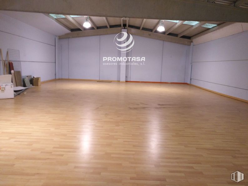 Industrial for rent at Zona industrial, Rivas-Vaciamadrid, Madrid, 28529 with flooring, floor, wood, wood flooring, ceiling, lighting, laminate flooring, interior design, hall and hardwood around