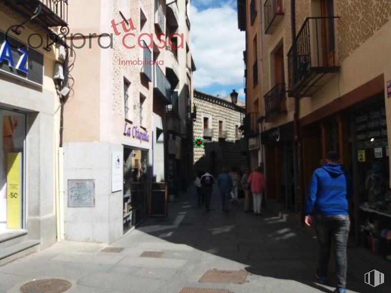 Retail for sale at Calle Juan Bravo, Segovia, 40001 with jeans, person, outerwear, building, window, sky, road surface, neighbourhood, alley and road around