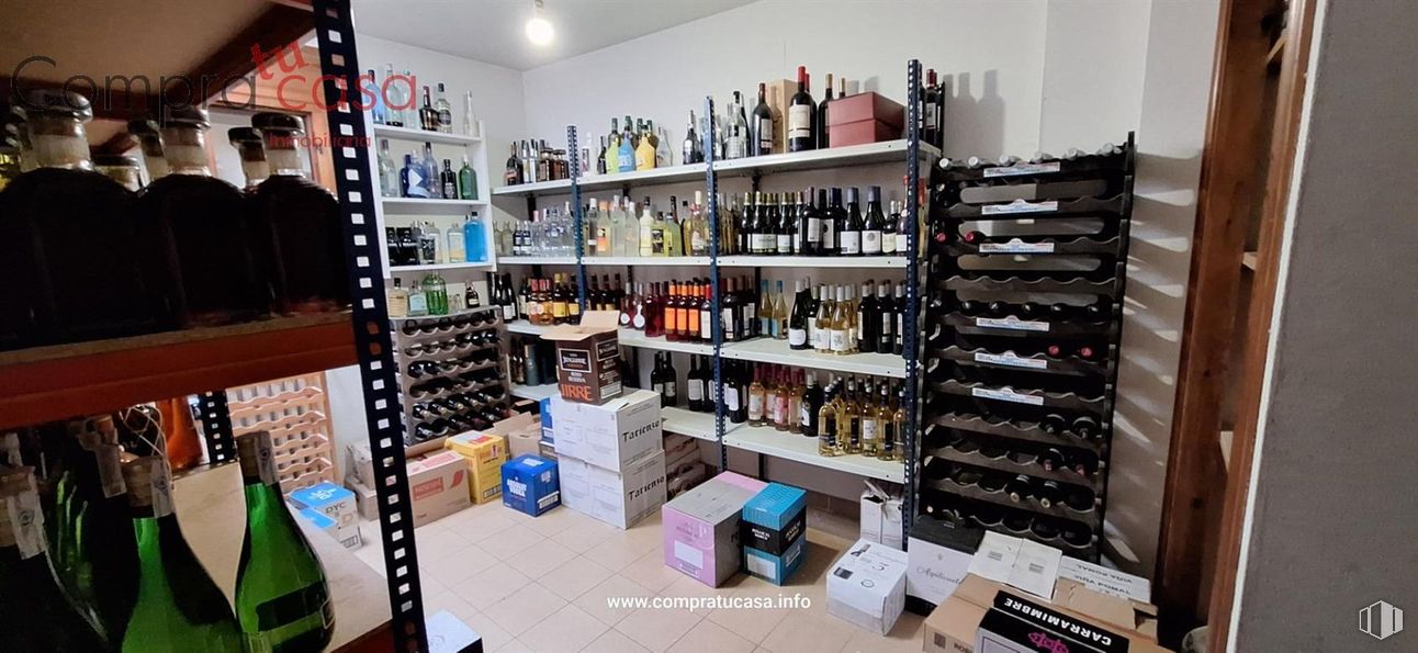 Local en venta en Centro urbano, Palazuelos de Eresma, Segovia, 40194 con botella, bebida alcohólica, estantería, estante, licor, botella de vidrio, botella de vino, vino, licorería y bodega alrededor