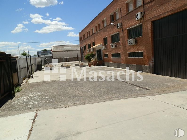 Nave en alquiler y venta en Zona industrial Mejorada, Mejorada del Campo, Madrid, 28840 con cielo, nube, propiedad, edificio, superficie de la carretera, ventana, asfalto, lote de terreno, diseño urbano y condominio alrededor