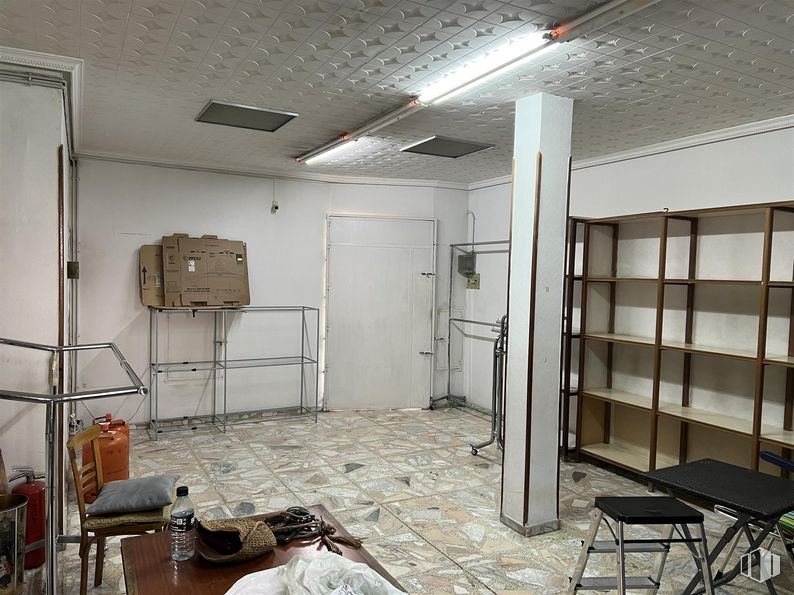 Local en alquiler en Zona centro, Morata de Tajuña, Madrid, 28530 con equipaje y bolsos, taburete, mesa, propiedad, edificio, interiorismo, suelos, ebanistería, suelo y techo alrededor