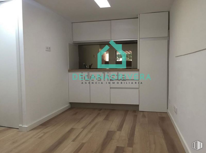 Oficina en venta en Zona Arapiles, Chamberí, Madrid, 28015 con ebanistería, madera, accesorio, diseño de interiores, pavimento, piso, edificio, pasillo, arte y pintura alrededor