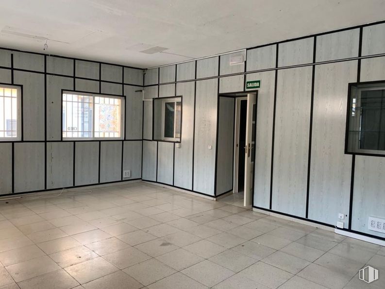 Oficina en venta en Calle San Antón, San Lorenzo de El Escorial, Madrid, 28200 con ventana, mediante, accesorio, edificio, suelo, entrada, casa, piso, madera y vidrio alrededor