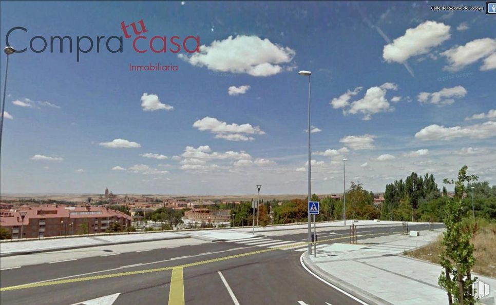 Land for sale at Plaza de Toros, Segovia, 40005 with street light, cloud, sky, road surface, plant, asphalt, tree, land lot, urban design and thoroughfare around