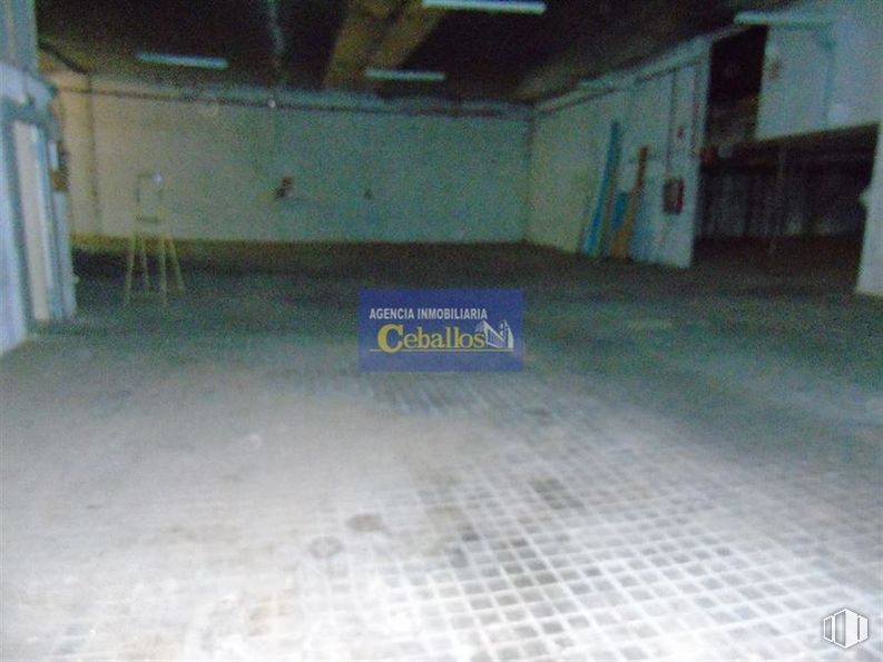 Industrial for sale at Calle Lepanto, Guadalajara, 19004 with ladder, flooring, floor, building, composite material, gas, asphalt, parking, tints and shades and concrete around