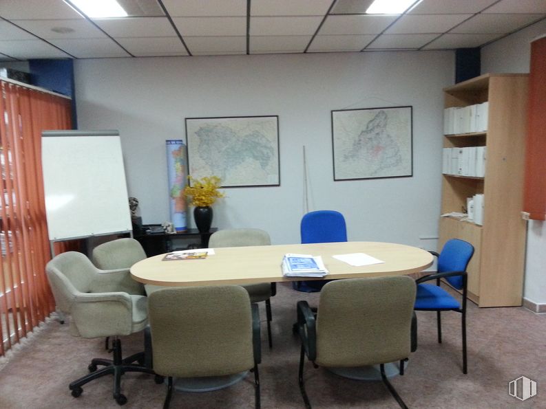 Office for rent at Parque Empresarial Neinor Henares, Meco, Madrid, 28880 with chair, table, bookcase, houseplant, table top, furniture, plant, building, property, interior design, floor and flooring around