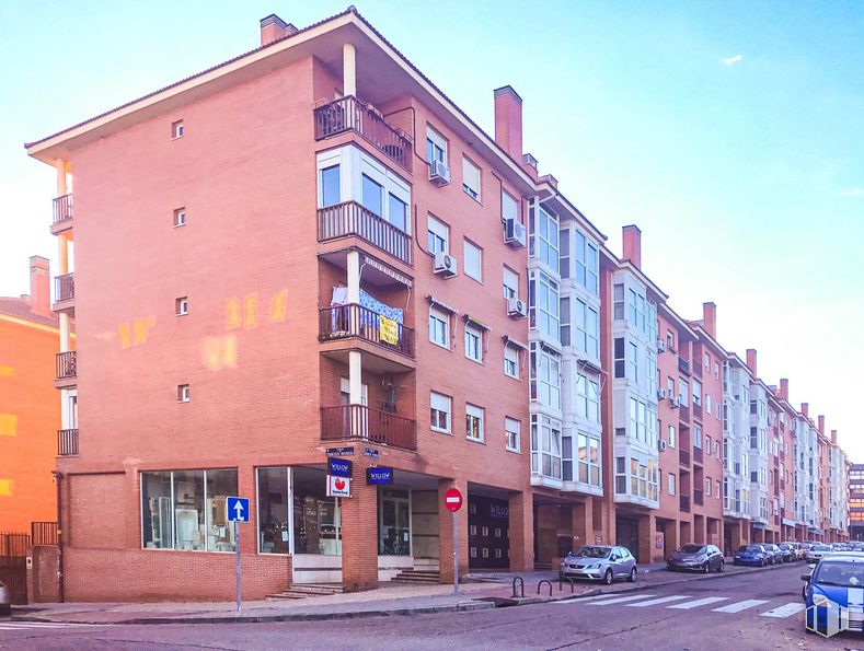 Local en alquiler en Zona Palacio de Hielo, Hortaleza, Madrid, 28043 con ventana, coche, edificio, cielo, diseño urbano, arquitectura, condominio, bloque de torres, zona residencial y pared alrededor