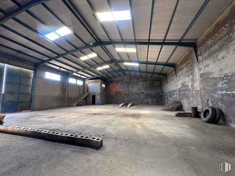 Industrial for sale at Camino Prado Tejar, Arcas del Villar, Cuenca, 16193 with wheel, light fixture, lighting, floor, ceiling, flooring, composite material, hall, beam and metal around