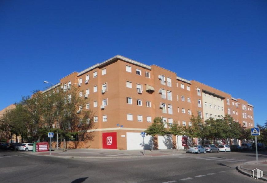 Local en venta en Avenida de Carmen Martín Gaite, Leganés, Madrid, 28919 con edificio, cielo, ventana, árbol, luz de la calle, diseño urbano, condominio, barrio, zona residencial y coche alrededor