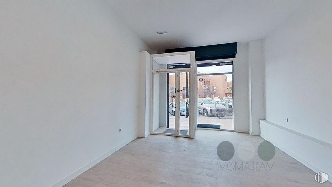 Retail for sale at Avenida España, 68, San Sebastián de los Reyes, Madrid, 28700 with door, building, fixture, wood, hall, floor, flooring, house, hardwood and ceiling around