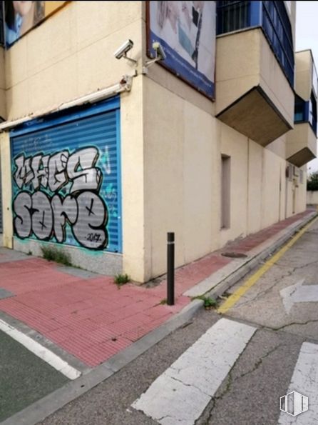 Local en venta en Zona Sector III, Getafe, Madrid, 28905 con edificio, ventana, superficie de carretera, asfalto, pintura, arte, pared, acera, fachada y tintes y matices alrededor