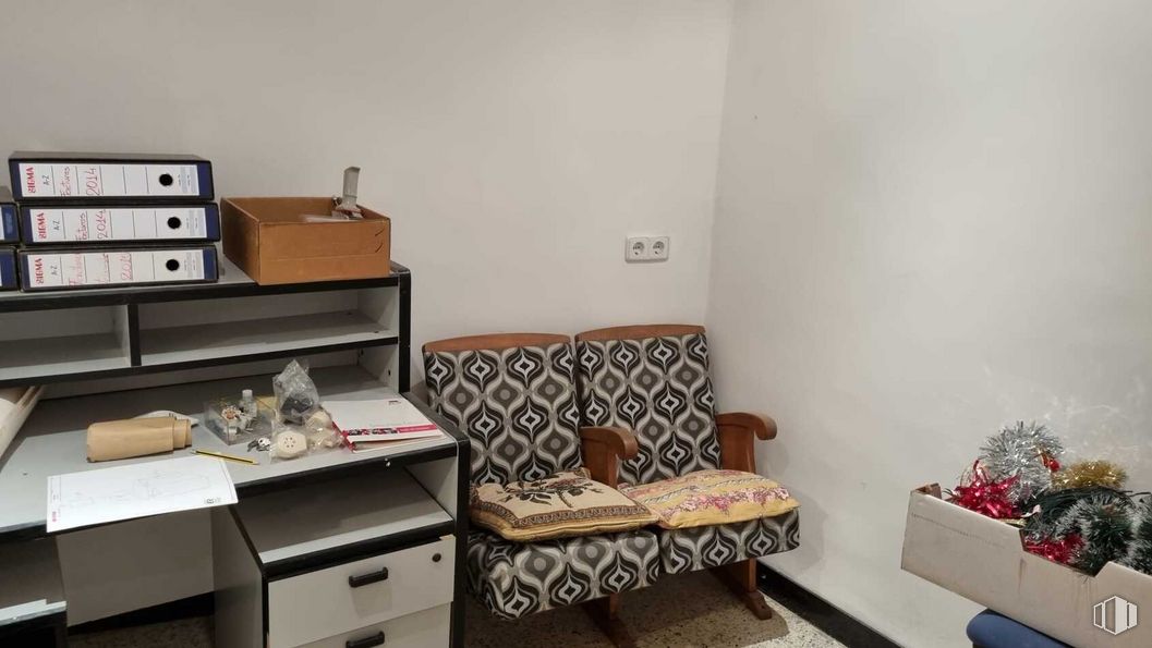 Retail for sale & for rent at Avenida Real, Vicálvaro, Madrid, 28032 with furniture, property, cabinetry, table, couch, drawer, interior design, chest of drawers, comfort and floor around