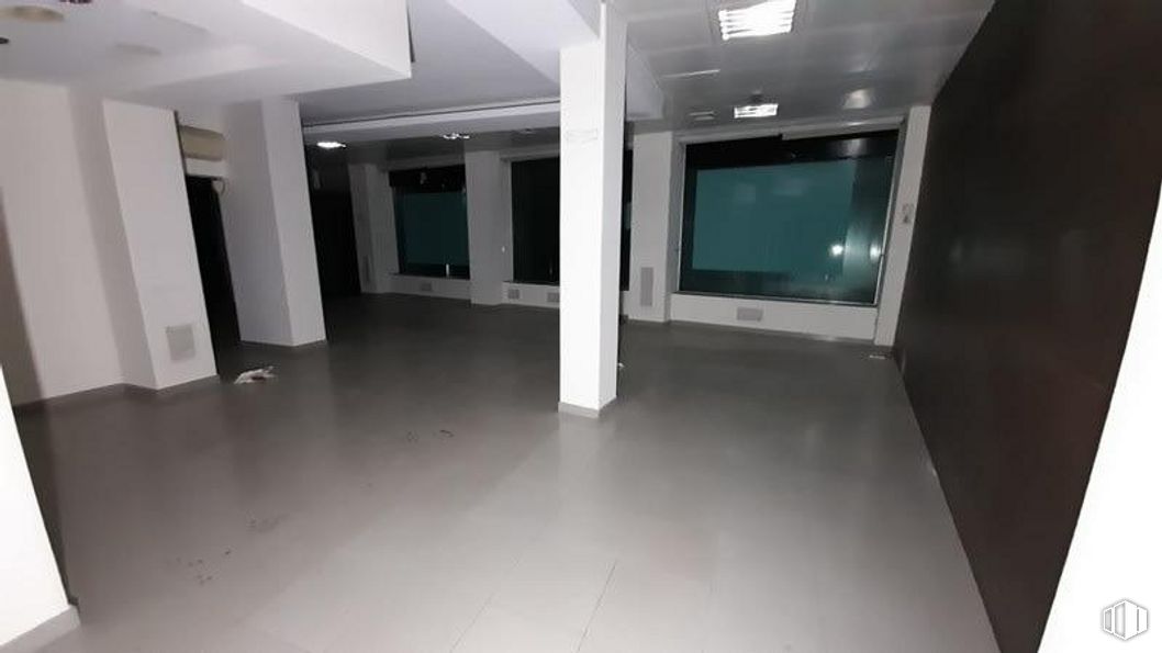 Local en venta en Calle Infanta Mercedes, Tetuán, Madrid, 28020 con televisión, lámpara, accesorio, suelos, suelo, hall, material compuesto, techo, vidrio y evento alrededor