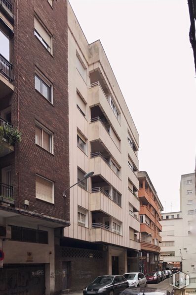 Retail for sale & for rent at Calle Santa Teresa de Jesús, 6, Talavera de la Reina, Toledo, 45600 with window, car, building, land vehicle, wheel, property, tire, infrastructure, vehicle and sky around