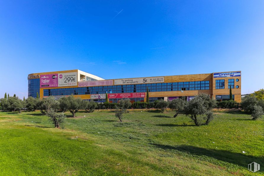 Oficina en alquiler en Edificio Bosque y Payá, Calle Progreso, 2, Getafe, Madrid, 28906 con edificio, planta, cielo, entrenar, vagón de carga, material rodante, pista, árbol, modo de transporte y lote de tierra alrededor