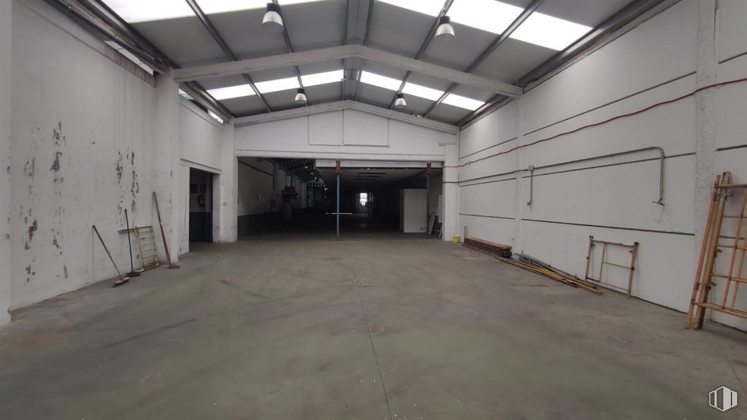 Industrial for rent at Calle Hierro, Torrejón de Ardoz, Madrid, 28850 with ladder, floor, flooring, ceiling, hall, concrete, building material, warehouse, daylighting and garage around