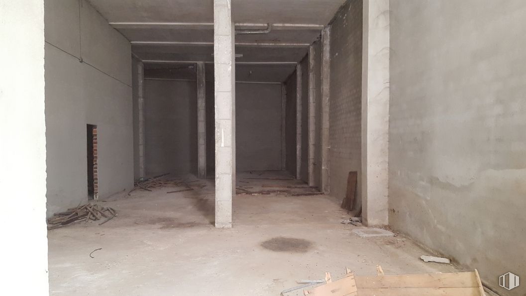 Retail for sale at Calle General Cuesta, 6, Talavera de la Reina, Toledo, 45600 with wood, floor, flooring, composite material, fixture, concrete, building material, plaster, ceiling and hall around