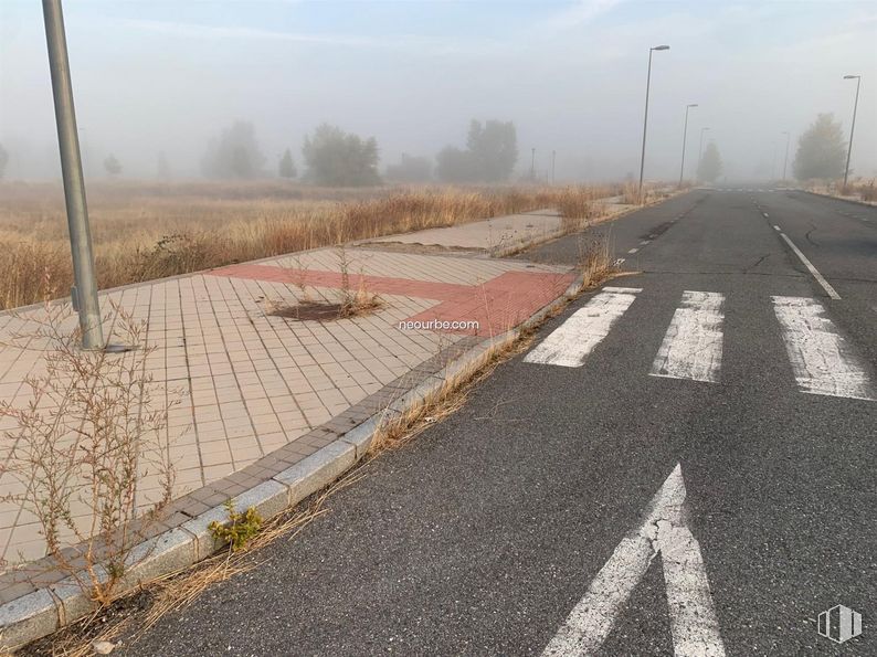 Land for sale at Calle Jesús Grande Aparicio, Ávila, 05002 with sky, cloud, infrastructure, road surface, asphalt, mode of transport, plant, thoroughfare, landscape and tar around