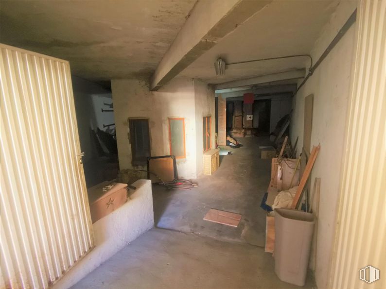 Local en venta en Calle Álvaro Muñoz, 7, San Sebastián de los Reyes, Madrid, 28700 con contenedor de basura, equipaje y bolsos, edificio, madera, accesorio, casa, suelo, suelos, puerta y planta de interior alrededor