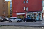 Retail for sale at Puente de Vallecas - Portazgo, Puente de Vallecas, Madrid, 28038 with car, building, window, automotive exterior, automotive parking light, neighbourhood, automotive lighting, street, automotive tail & brake light and family car around