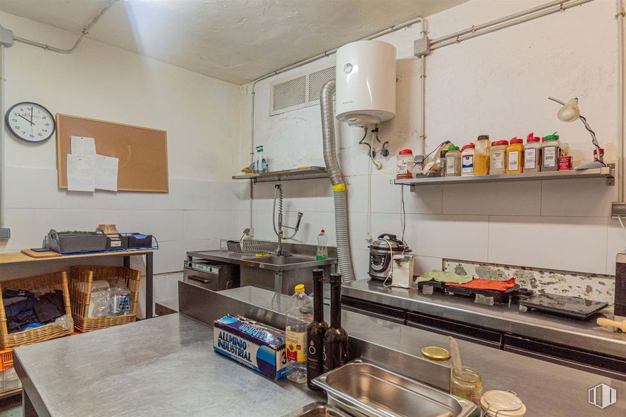 Local en alquiler en Zona Ponzano, Chamberí, Madrid, 28003 con fregadero, edificio, cocina, reloj, gas, madera, aparato de cocina, máquina, ingeniería y habitación alrededor