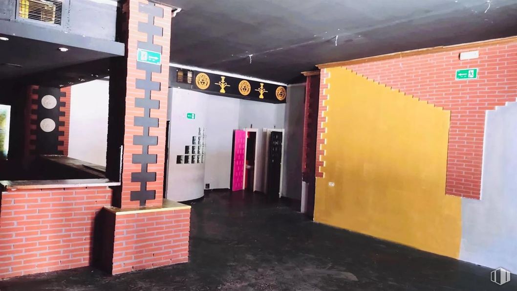 Retail for sale at Calle Mariano Catalina, Cuenca, 16004 with door, flooring and floor around