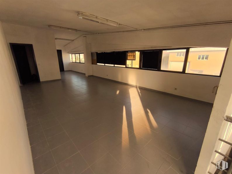 Nave en alquiler en Calle Trigo, 33, Leganés, Madrid, 28914 con suelos, suelo, madera, techo, interiorismo, hall, suelo de baldosas, suelos de madera, tinte para madera y madera dura alrededor