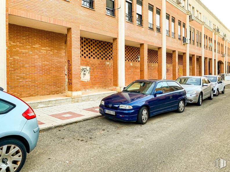 Local en alquiler en Calle El Santo, 3, Azuqueca de Henares, Guadalajara, 19200 con coche, rueda, neumático, luz de estacionamiento automotriz, vehículo terrestre, vehículo, propiedad, ventana, iluminación automotriz y vehículo de motor alrededor