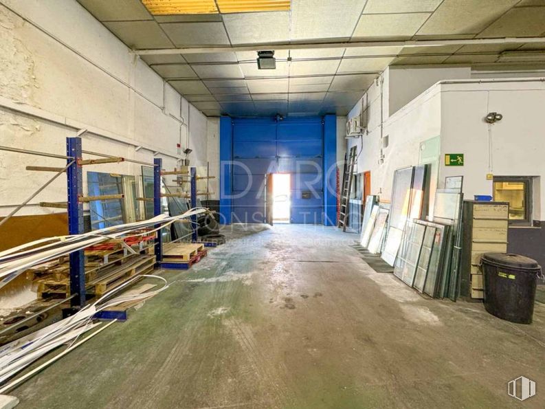 Industrial for sale at Calle Almería, Humanes de Madrid, Madrid, 28970 with waste container, flooring, floor, ceiling, composite material, metal, engineering, hall, paint and building material around