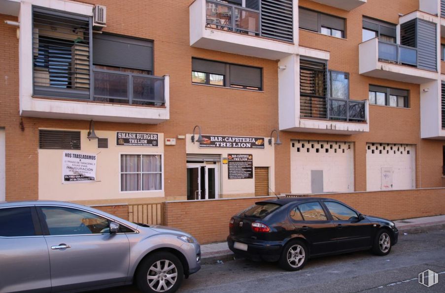 Local en venta en Calle Sopetrán, Guadalajara, 19004 con coche, rueda, ventana, neumático, luz de estacionamiento, vehículo terrestre, vehículo, propiedad, edificio y vehículo de motor alrededor