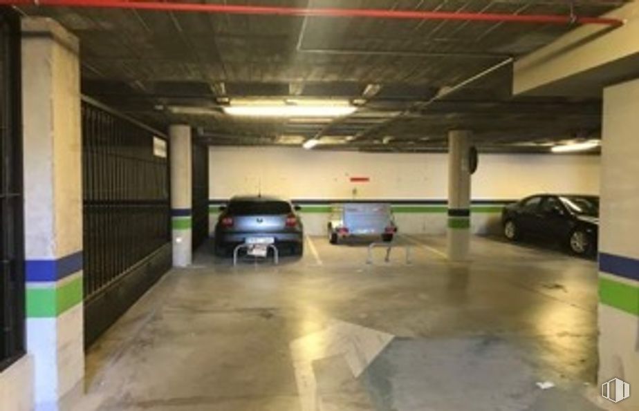 Retail for sale at Calle Don Quijote de la Mancha, Villarejo de Salvanés, Madrid, 28590 with car, automotive parking light, tire, vehicle, wheel, automotive lighting, motor vehicle, fixture, asphalt and building around