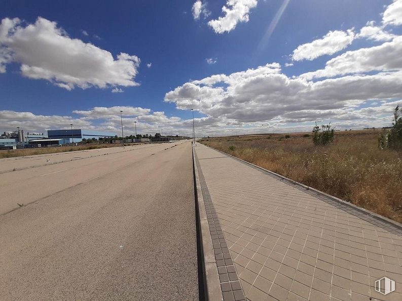 Suelo en venta en Polígono Bañuelo, Fuenlabrada, Madrid, 28946 con nube, cielo, planta, superficie de la carretera, asfalto, lote de tierra, cúmulo, vía pública, árbol y horizonte alrededor