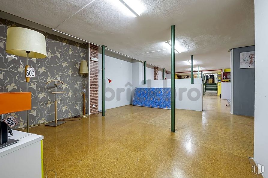 Retail for sale at Calle Gerardo de Diego, 1, Puente de Vallecas, Madrid, 28038 with lighting, light fixture, lamp, interior design, fixture, hall, floor, flooring, wall and art around