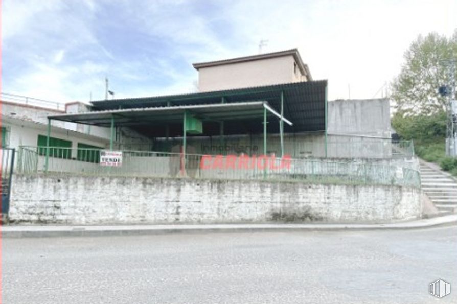 Retail for sale at Paseo Canaleja, La Torre de Esteban Hambrán, Toledo, 45920 with sky, cloud, asphalt, plant, composite material, fixture, building, urban design, facade and road surface around