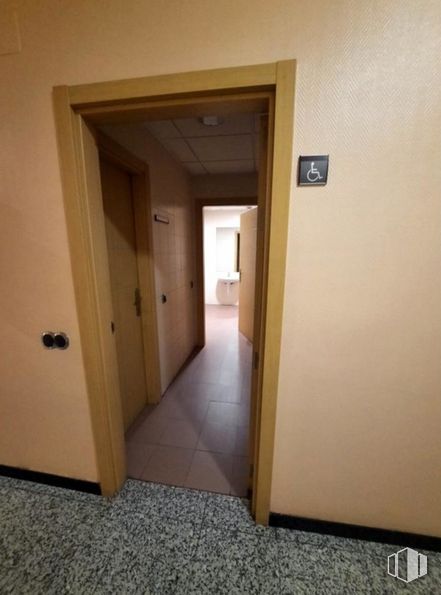 Office for rent at Edificio Curia, Calle Trinitarios, 1, Toledo, 45003 with fixture, wood, door, hall, floor, flooring, home door, building, dead bolt and ceiling around