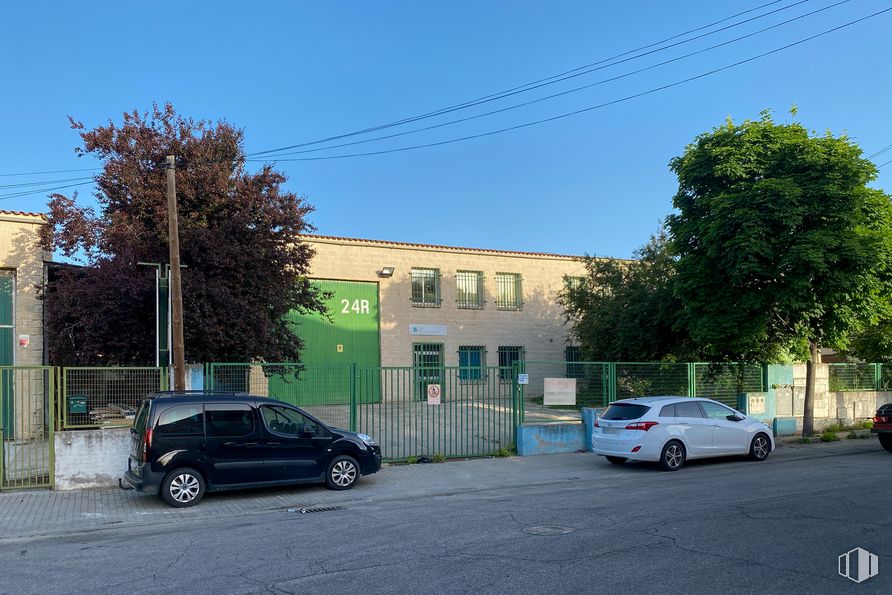 Nave en alquiler y venta en Calle Los Frailes, 24 R, Daganzo de Arriba, Madrid, 28814 con coche, edificio, luz de estacionamiento automotriz, rueda, neumático, cielo, vehículo, ventana, planta y vehículo de motor alrededor