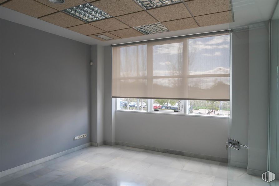 Office for sale & for rent at Calle Chile, Las Rozas de Madrid, Madrid, 28290 with window, flooring, floor, interior design, ceiling, window covering, glass, window treatment, grey and shade around