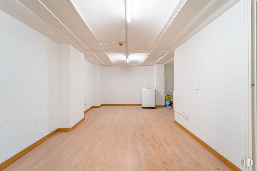 Local en venta en Calle Fernández de la Hoz, Chamberí, Madrid, 28003 con edificio, accesorio, hall, madera, suelos, casa, suelo laminado, madera dura, pintura y tinte para madera alrededor