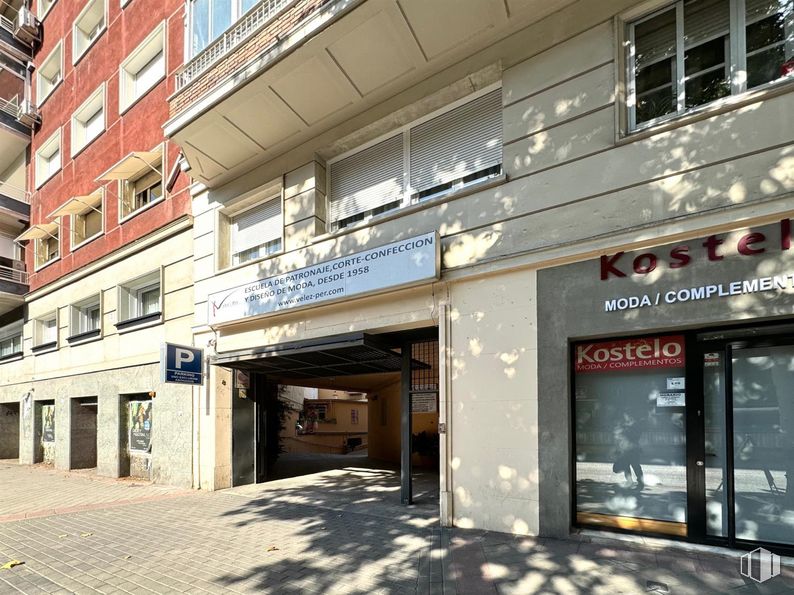 Local en alquiler en Calle Doctor Esquerdo, 8, Salamanca, Madrid, 28028 con ventana, edificio, edificio comercial, fachada, ciudad, diseño urbano, venta al por menor, uso mixto, condominio y accesorio alrededor