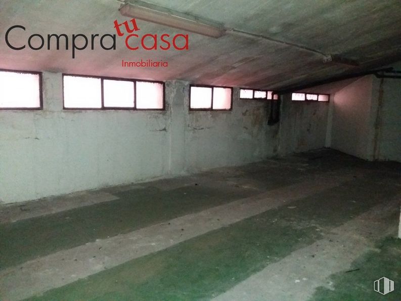 Industrial for sale & for rent at Zona Fernández Ladreda - San Millán, Segovia, 40002 with window, fixture, concrete, composite material, tints and shades, flooring, parking, ceiling, room and font around