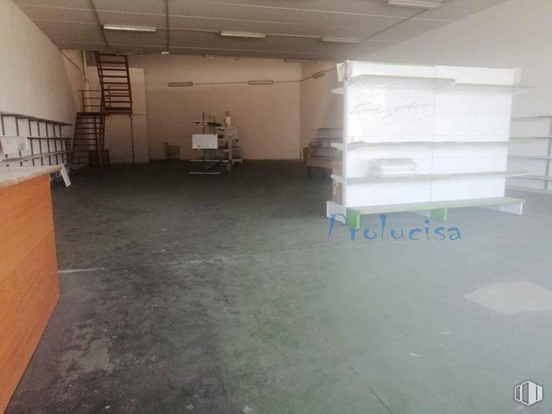 Nave en venta en Zona industrial, Moraleja de Enmedio, Madrid, 28950 con estantería, suelo, pasillo, diseño de interiores, piso, madera, edificio, bienes raíces, accesorio y techo alrededor