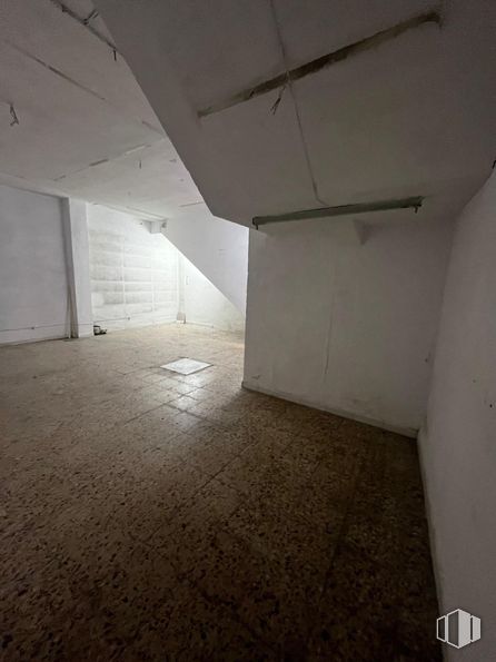 Local en alquiler en Avenida Constitución, Móstoles, Madrid, 28931 con madera, suelos, suelo, material compuesto, accesorio, tintes y matices, sombra, hormigón, espacio y techo alrededor